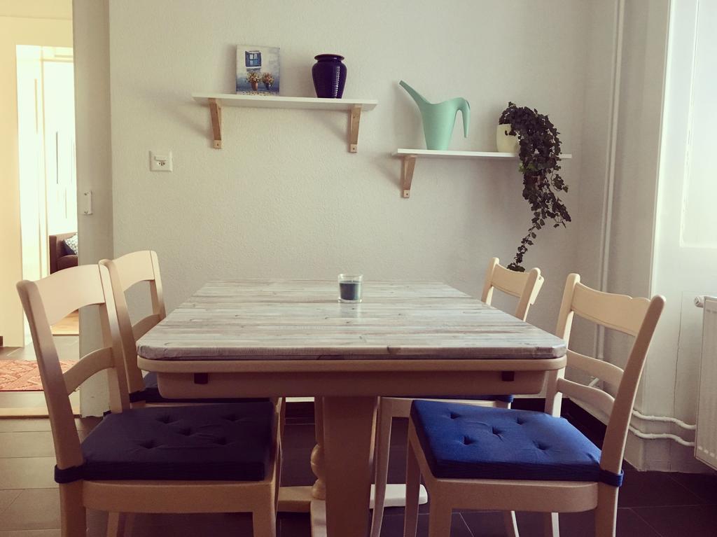 Appartement Douces Heures Avec Parking Couvert Prive Le Locle Esterno foto
