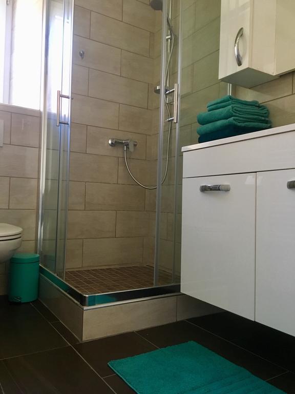 Appartement Douces Heures Avec Parking Couvert Prive Le Locle Esterno foto