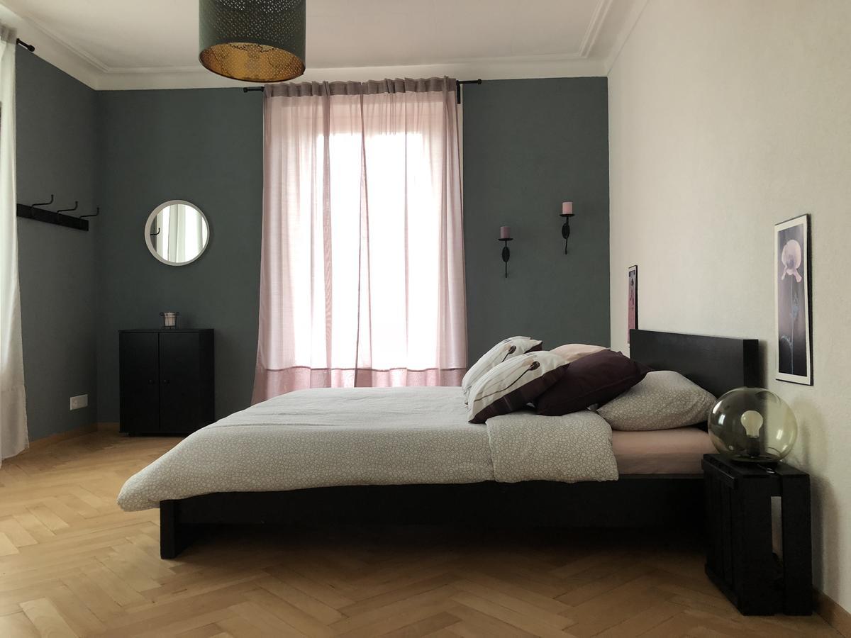 Appartement Douces Heures Avec Parking Couvert Prive Le Locle Esterno foto
