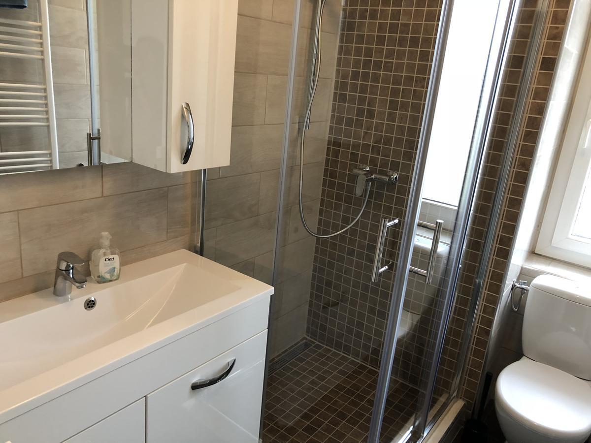 Appartement Douces Heures Avec Parking Couvert Prive Le Locle Esterno foto